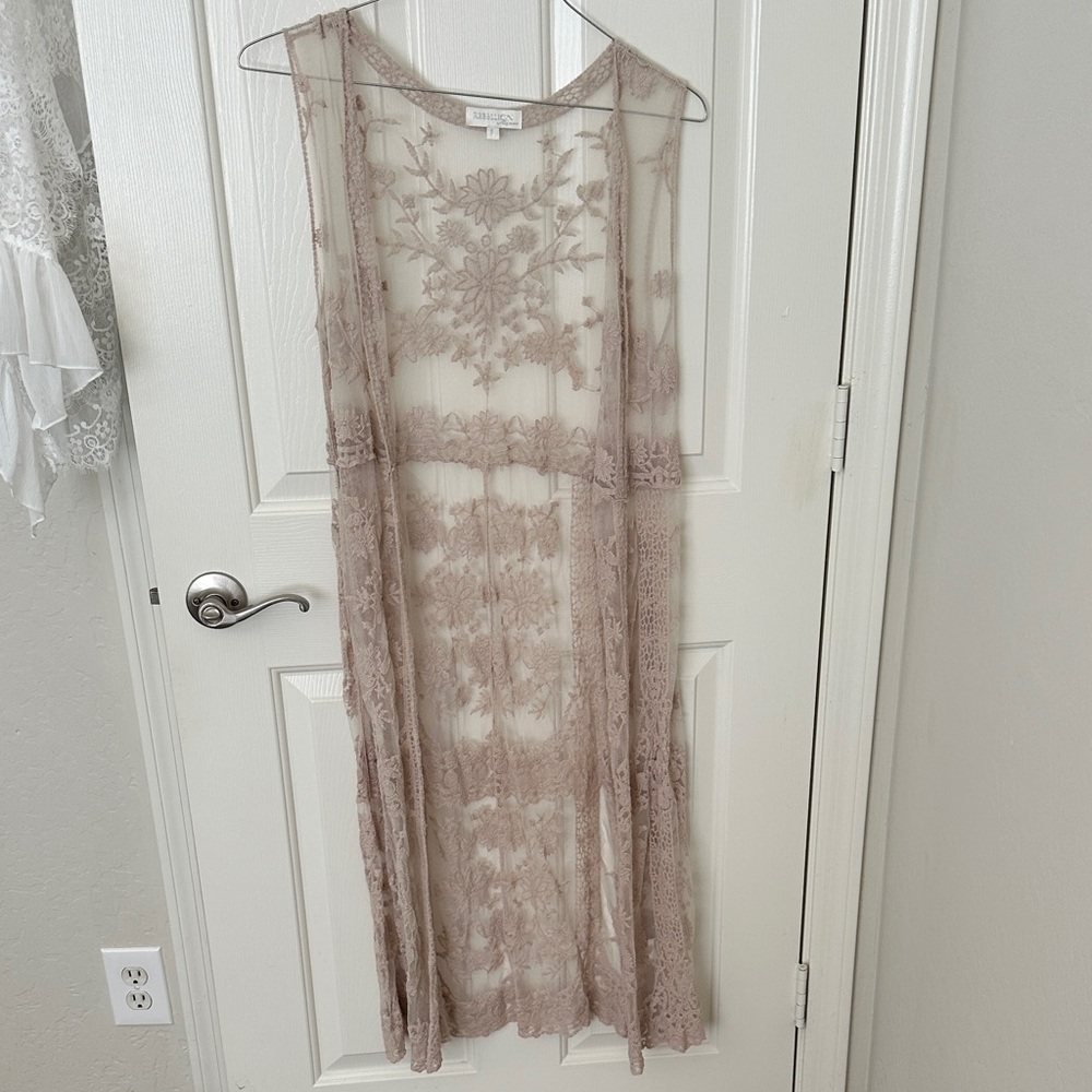 Women’s large khaki colored duster.